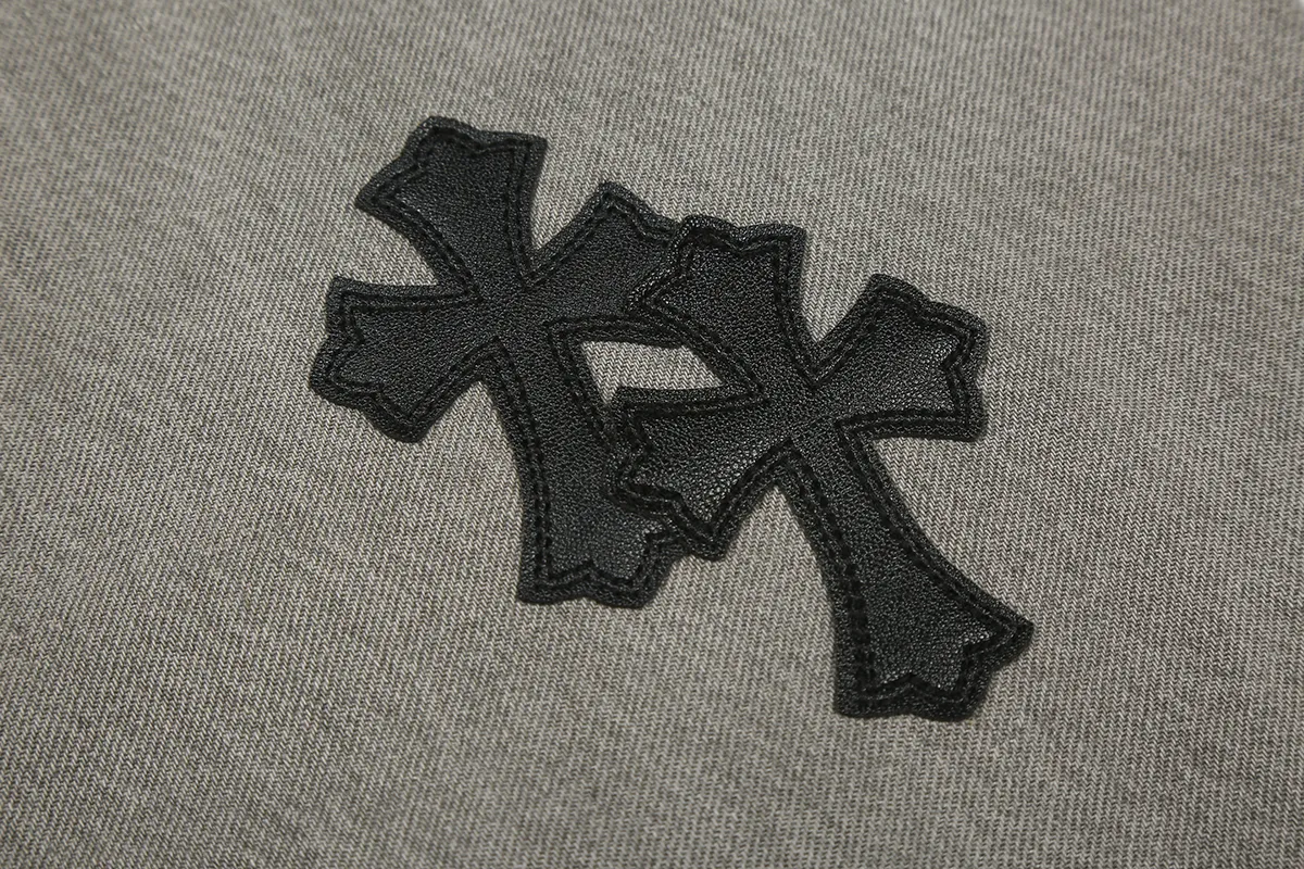 P230 White background picture [High quality] Code: 25026# Color: washed gray Size: S/28 to Fermentation wash and soft color fixation, soft and thick to wear. Details are all hand-polished and made with craftsmanship. All-over jacquard fabric has a unique design style. Multiple processes have been used to create a full retro feel. A niche and unique non-contrast shirt. Customized distressed spray-painted buttons. Every detail is crafted with craftsmanship.